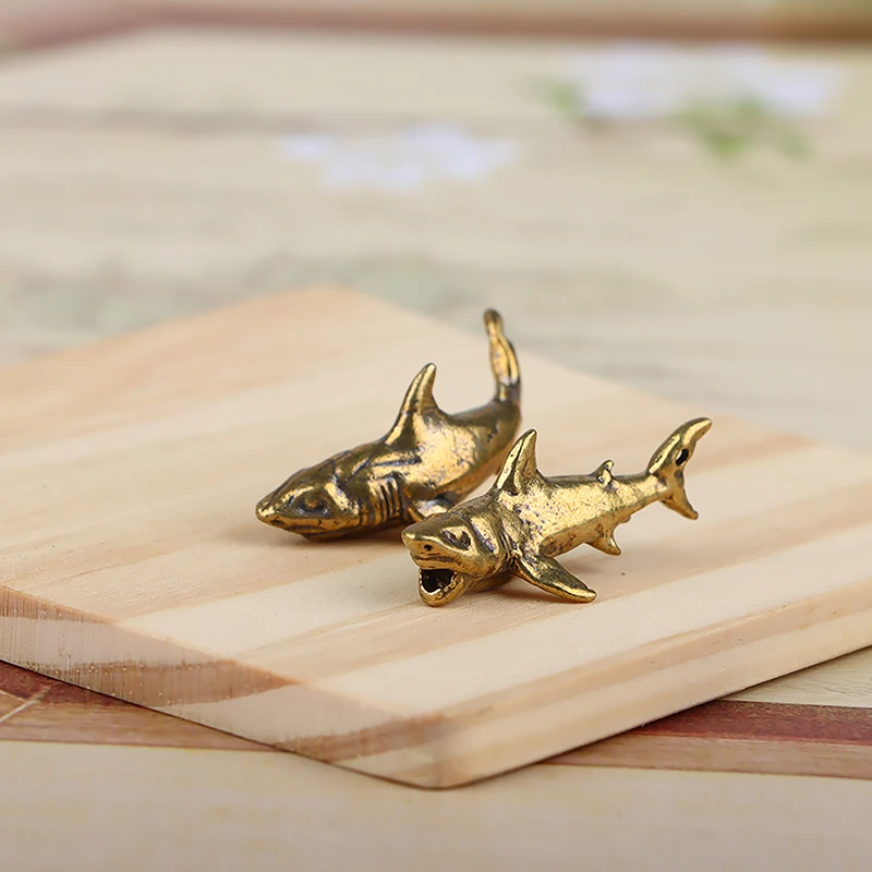 1Pc Medenina morski Pes, Živalske Figurice Miniature Namizni Okras Doma Dekoracijo Obrti Letnik Keychain Obesek Nakit Darilo